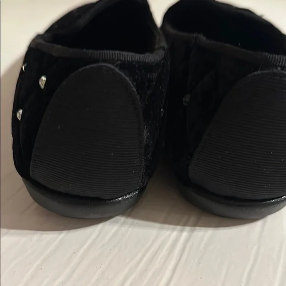 AEROSOLES Black Flats with Polka Dot Pattern and Rounded Toe - Picture 3 of 3